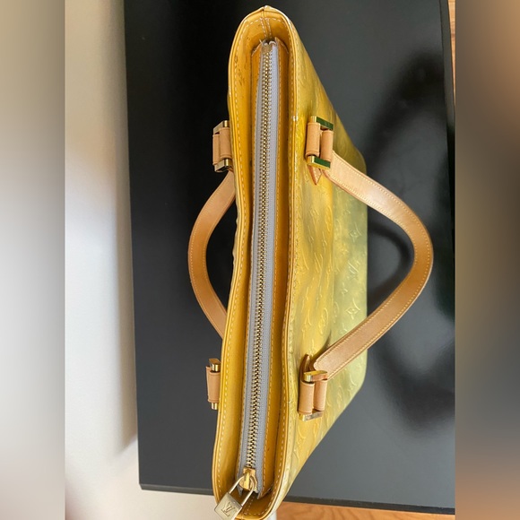 Authentic Louis Vuitton Vernis Houston Shoulder Hand Bag Yellow - Picture 5 of 11